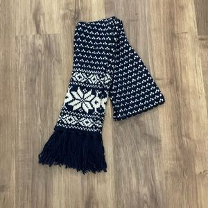 Aerie Scarf